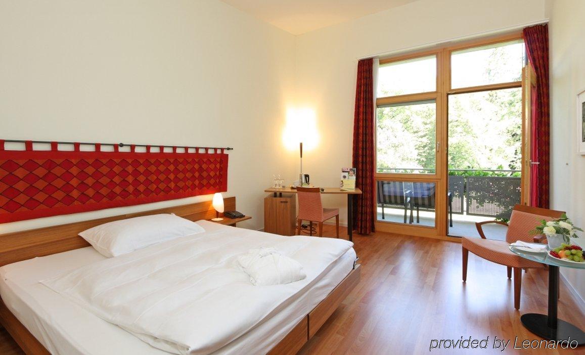Hotel Schloss Huenigen Konolfingen Pokoj fotografie