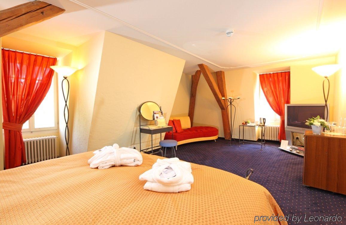 Hotel Schloss Huenigen Konolfingen Pokoj fotografie